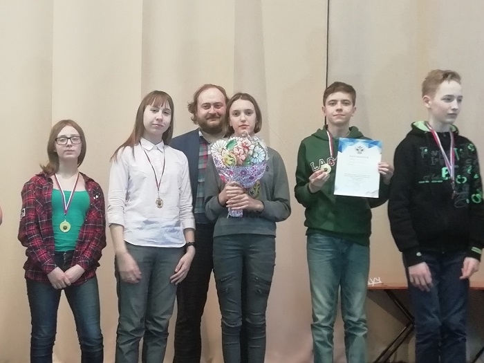 Интеллектуалы Дворца взяли «Старую крепость»