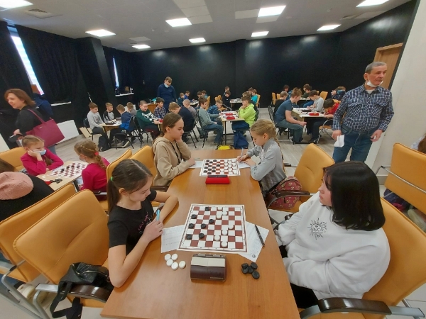 Филиал ДПШ принимает первенство области по русским шашкам