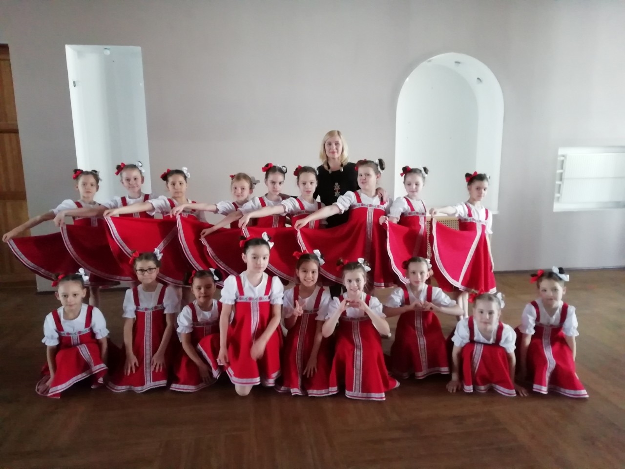 Танцевальные коллективы филиала Дворца на конкурсе «Синяя роза»