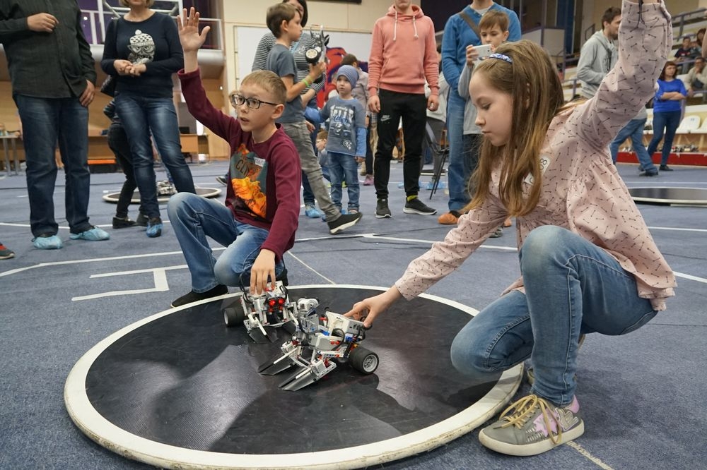 Городские соревнования лего-роботов «СУМО». Итоги